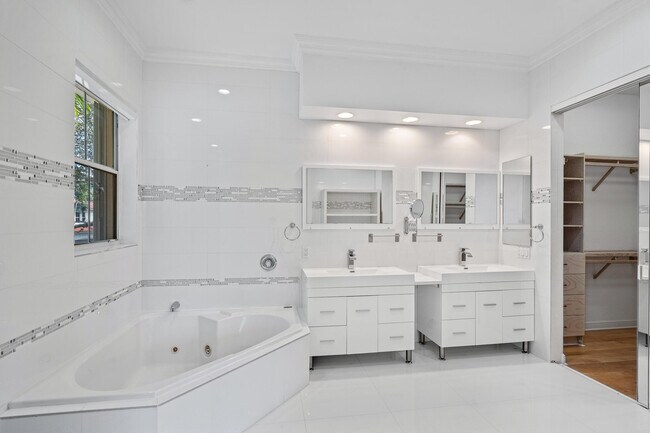 Building Photo - 1468 Mariner Way