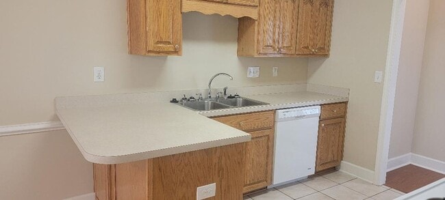 Building Photo - AVAILABLE NOW - CALL US FOR A SHOWING!