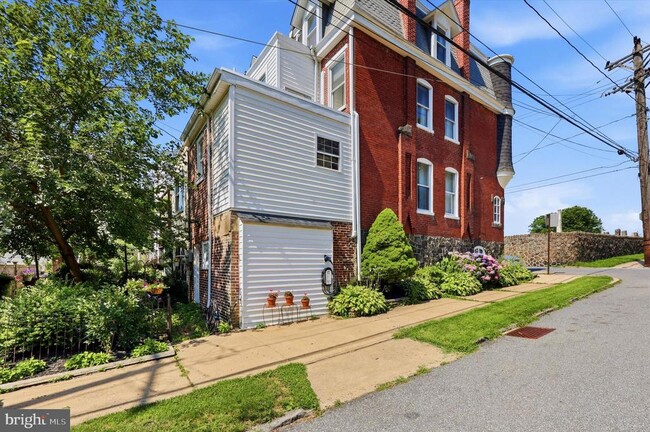 Building Photo - 1810 Mt Salem Ln
