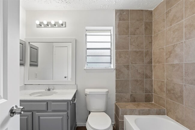 Building Photo - 16826 Carbridge Dr