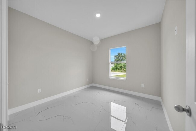 Building Photo - 543 McArthur Blvd