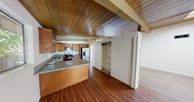 Building Photo - Spacious 4BD/2BA on Baja (Lease out, pending signatures. Check back in a few days!)