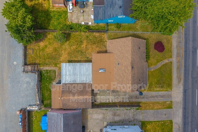 Building Photo - 834 S 72nd St