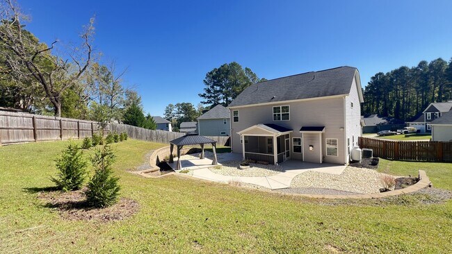 Building Photo - 550 Hampstead Pl