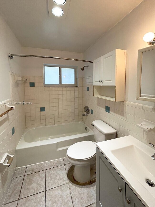 Building Photo - 3049 NW 9th Ave