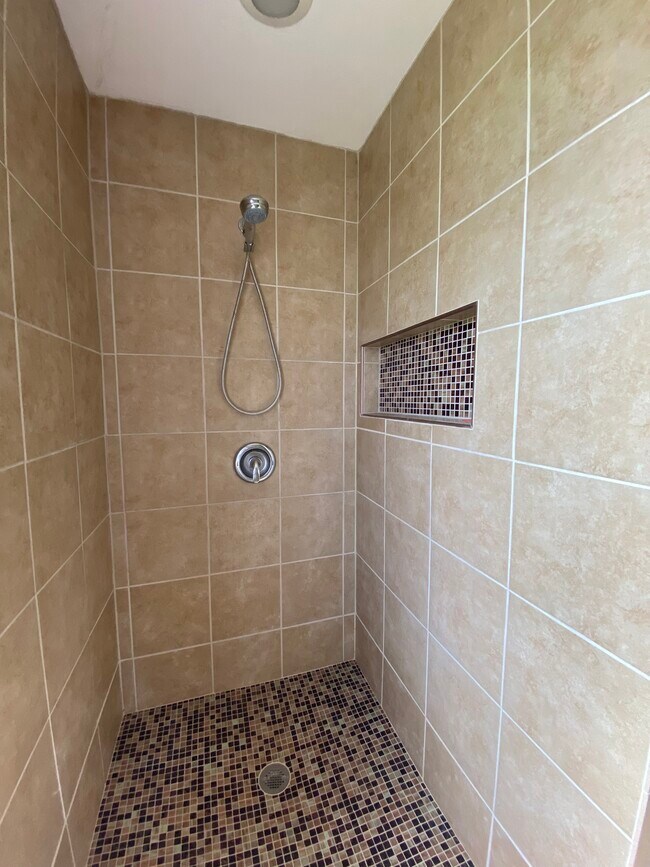 Building Photo - 1804 NW 1st Ave