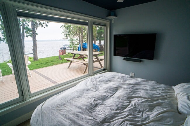 Building Photo - FULLY FURNISHED LAKE HOME