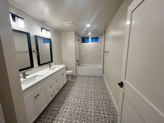 Building Photo - Brand New 2 bed 2 bath Townhome Rolling Hills Estates