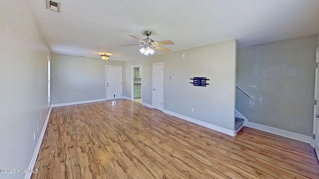 Building Photo - 209 Oak Ridge Ln