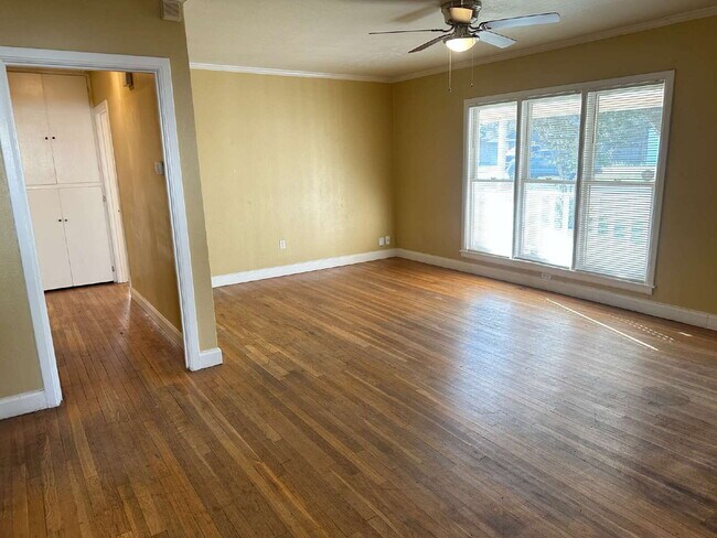Building Photo - Character, Comfort & Convenience in Tech T...