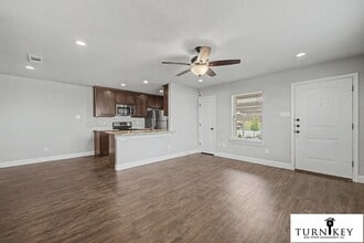 Building Photo - 142-144 Crossbow Ct.