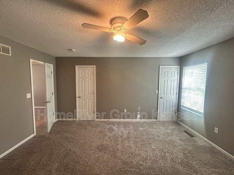 Building Photo - 5631 N Northwood Terrace