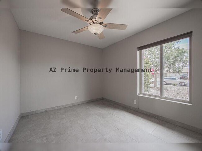 Building Photo - 542 W Pampa Ave