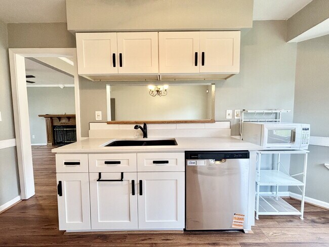 Building Photo - Gorgeous 3 Bedroom Home In Virginia Beach