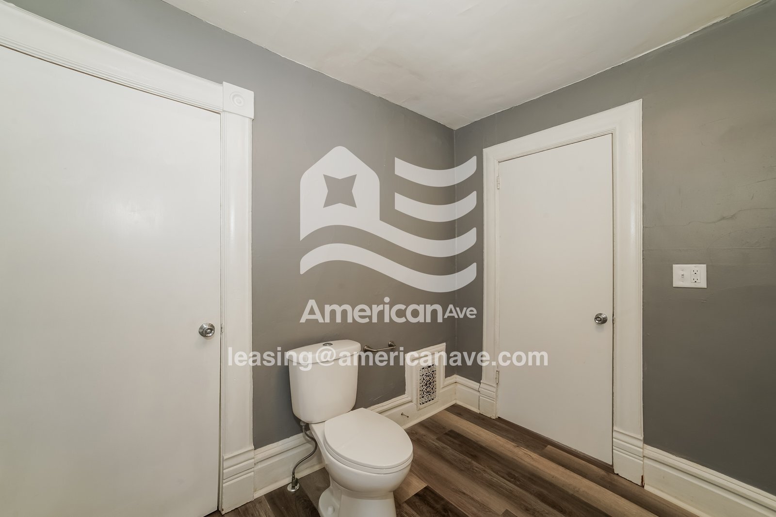 Building Photo - 204 E Thrush Ave