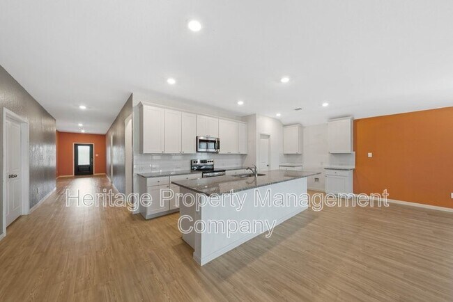 Building Photo - 2700 Coral Vly