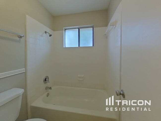 Building Photo - 5511 Fairview Forest Dr