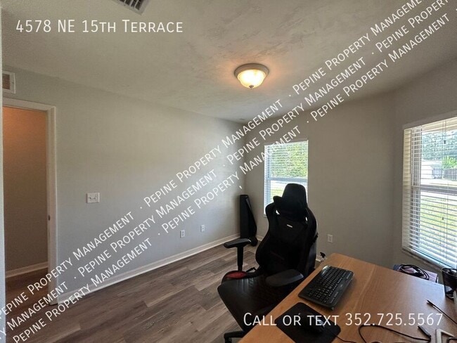 Building Photo - 4578 NE 15th Ter