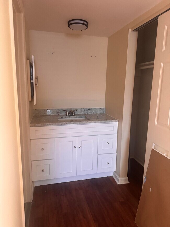 Building Photo - 6633 Poplar Woods Cir E