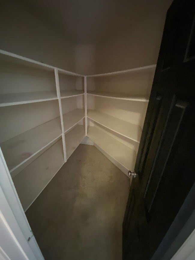 Building Photo - Elegant 3-Bedroom Home in Seven Oaks