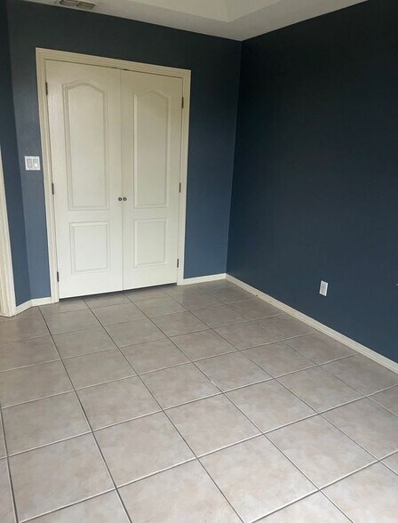 Building Photo - 1808 N Yellow Brick Rd