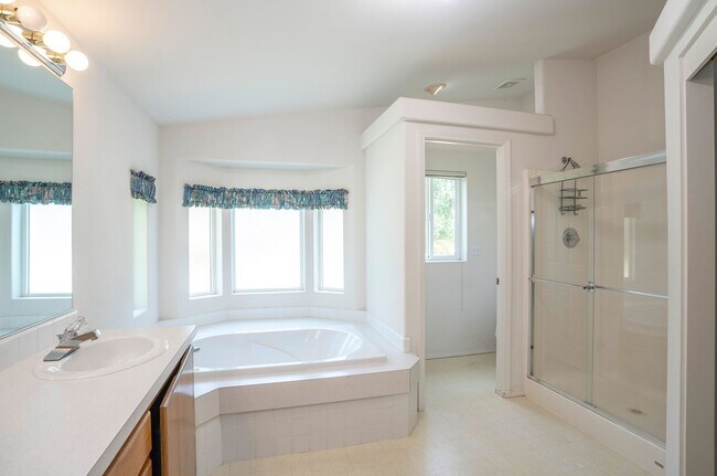 Building Photo - 3-Bedroom Gig Harbor Retreat with Private Setting and Modern Comforts