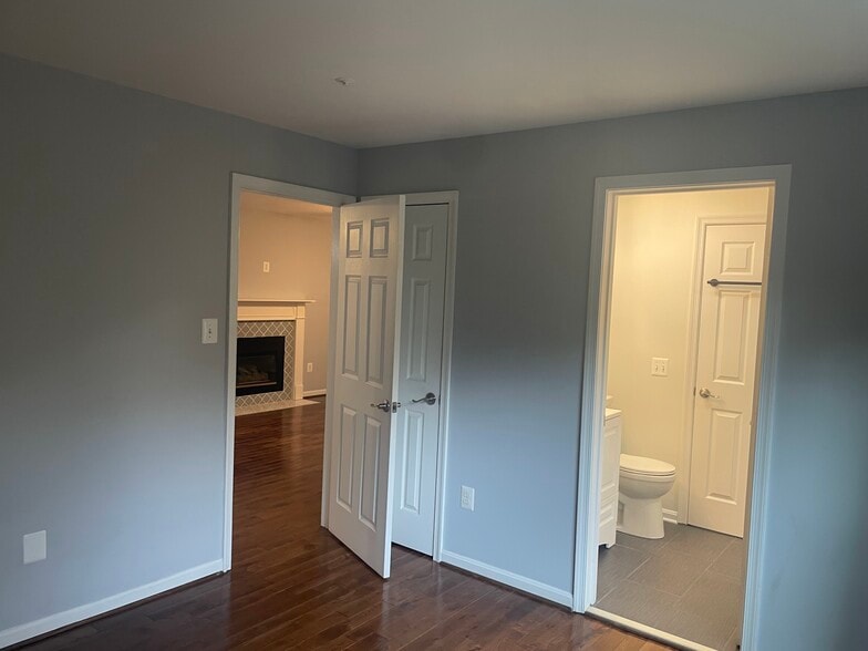 Building Photo - 10024 Vanderbilt Cir