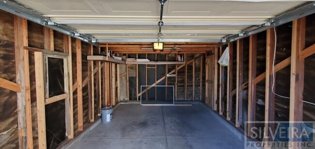 Building Photo - Cozy 2 bedroom 2 Bath Home