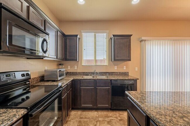 Building Photo - Spacious 3-Bed, 2.5-Bath Tucson Condo w/ G...