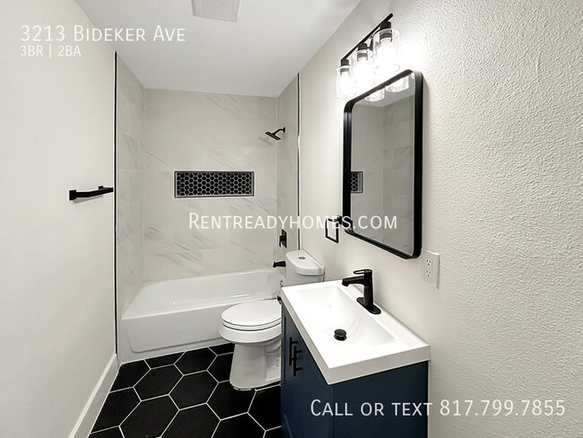 Building Photo - 3213 Bideker Ave