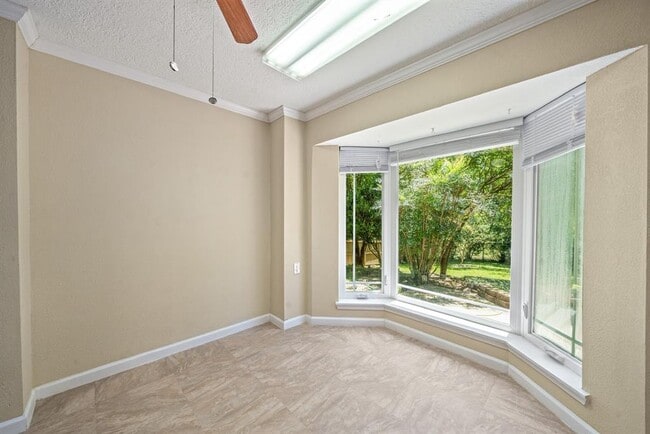 Building Photo - 5123 Shady Oaks Ln
