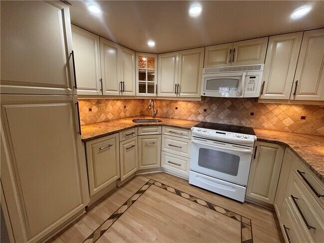 Building Photo - 1 Trimont Ln