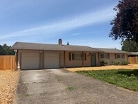 Building Photo - Comfortable Vancouver Living Near Parks, Recreation & Everyday Conveniences