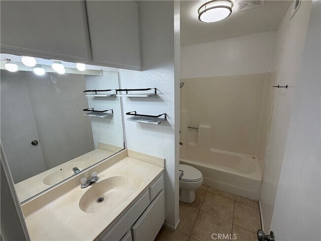Building Photo - 3732 Oak Creek Dr