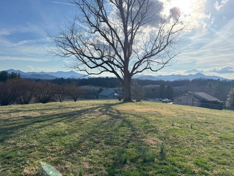 Building Photo - 31 Valley View Dr