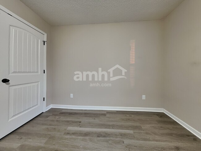 Building Photo - 10062 Mill Hill Ave