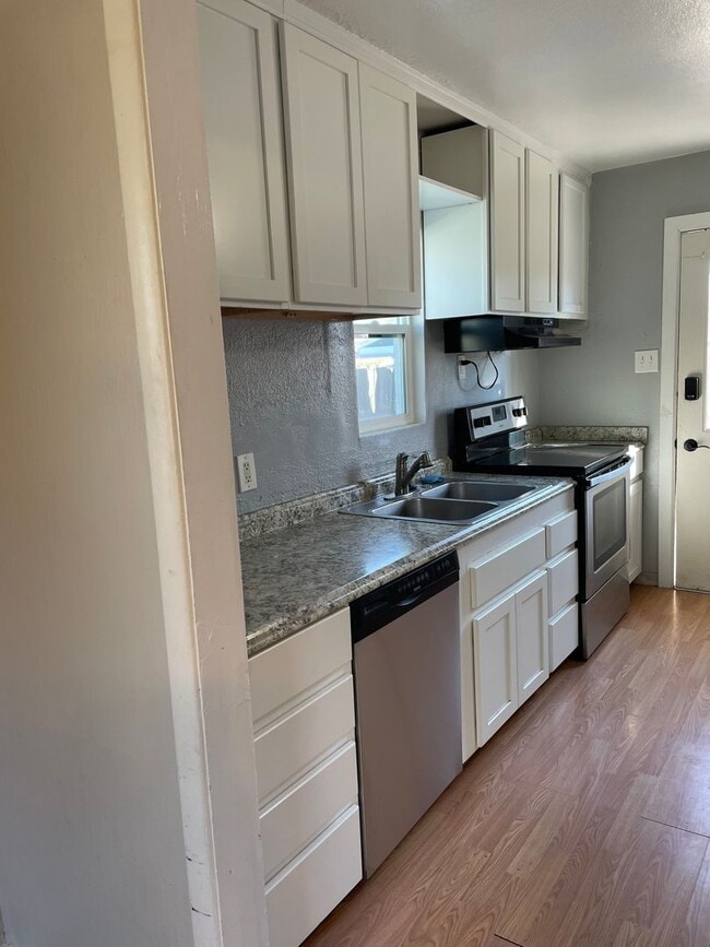 Building Photo - Adorable 2 Bedroom, 1 Bathroom Home with Huge Fully fenced Yard and detached garage, Move-In Ready!