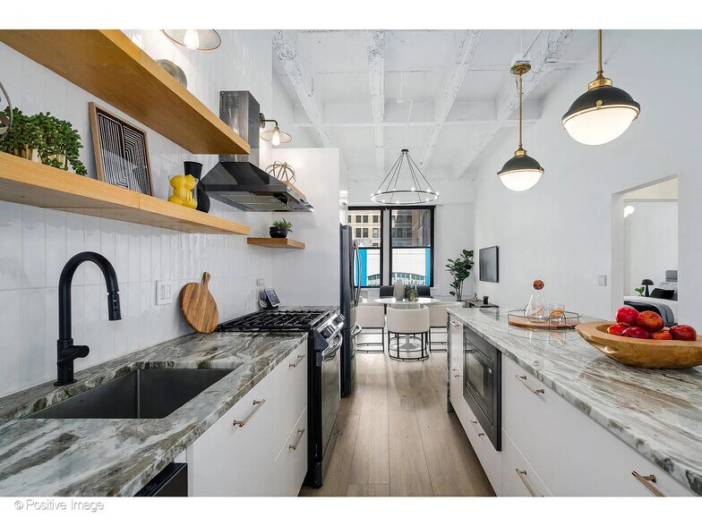 Building Photo - 20 N State St