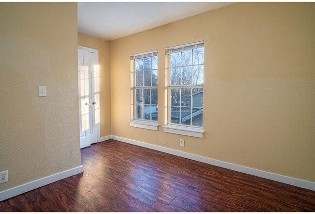 Building Photo - 526 Cooper St