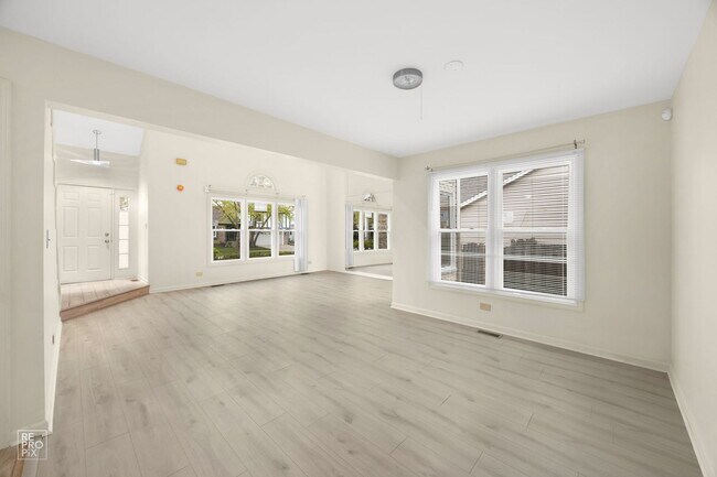 Building Photo - 1002 Hobson Dr