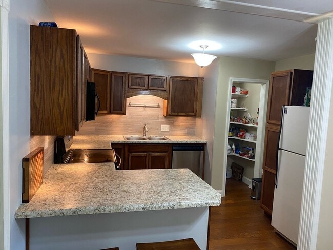 Building Photo - 2 Bedroom Home Quick access to KU MED