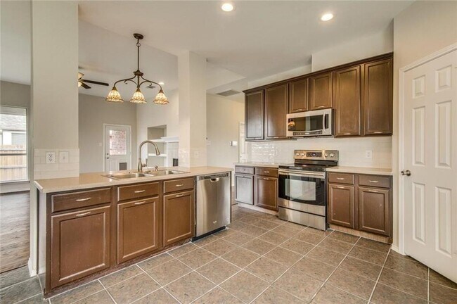 Building Photo - 13553 Valley Mills Dr