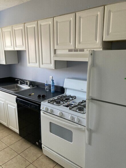 Building Photo - 321 Ridgedale Rd