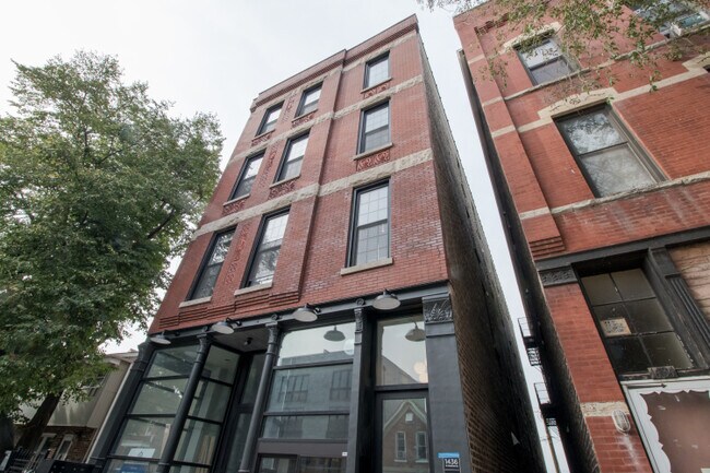 Primary Photo - 1436 W Blackhawk St