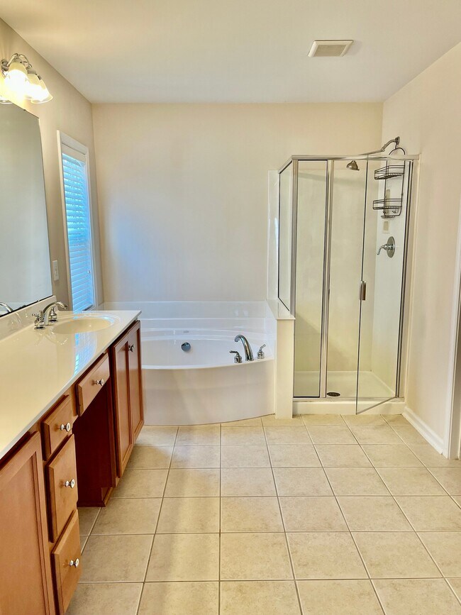 Building Photo - 1109 Somers Dr