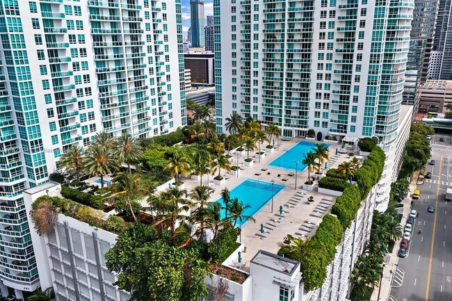 Building Photo - 950 Brickell Bay Dr