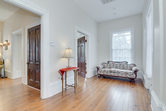 Building Photo - 629 Greene St