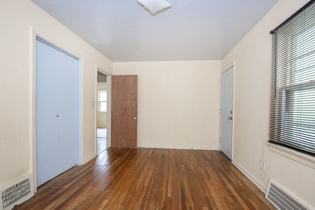 Building Photo - Convenient Showings — No Appointment Needed!