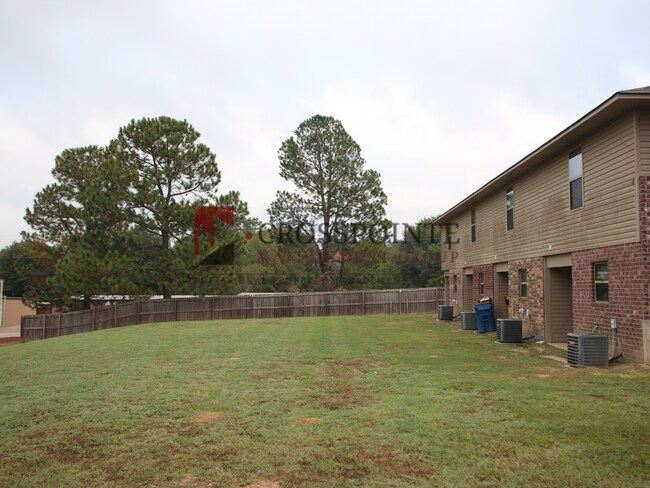 Building Photo - Tour Today! 2 Bed 1.5 Bath Townhome in Lindale!