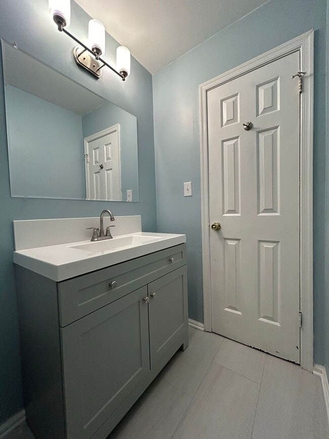 Building Photo - Welcome to this charming ranch-style home in the heart of Churchland "ASK ABOUT OUR ZERO DEPOSIT"